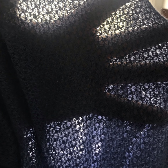 Gap Body Pull Over - Picture 7 of 13